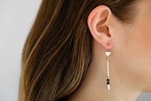 Lade das Bild in den Galerie-Viewer, Tuareg Schmuck afrikanische Ohrringe aus Silber mit Ebenholz