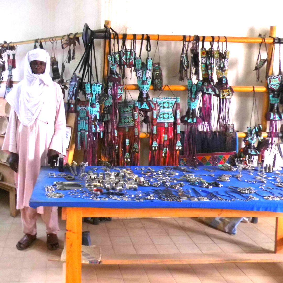 afrikanischer Schmuck Silber: Fair trade mit Tuareg Schmied, der nachhaltig produziert